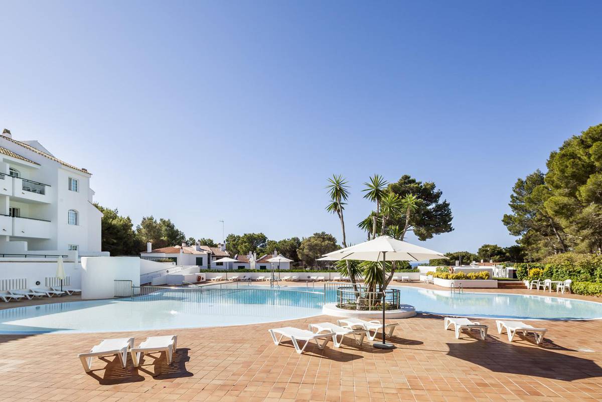 Piscina ilunion menorca Hotel ILUNION Menorca Cala Galdana