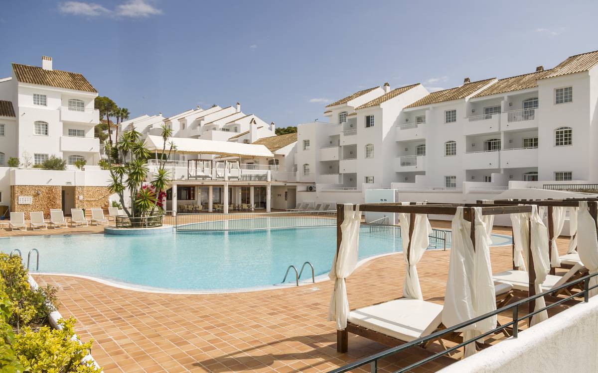 Piscina Hotel ILUNION Menorca Cala Galdana