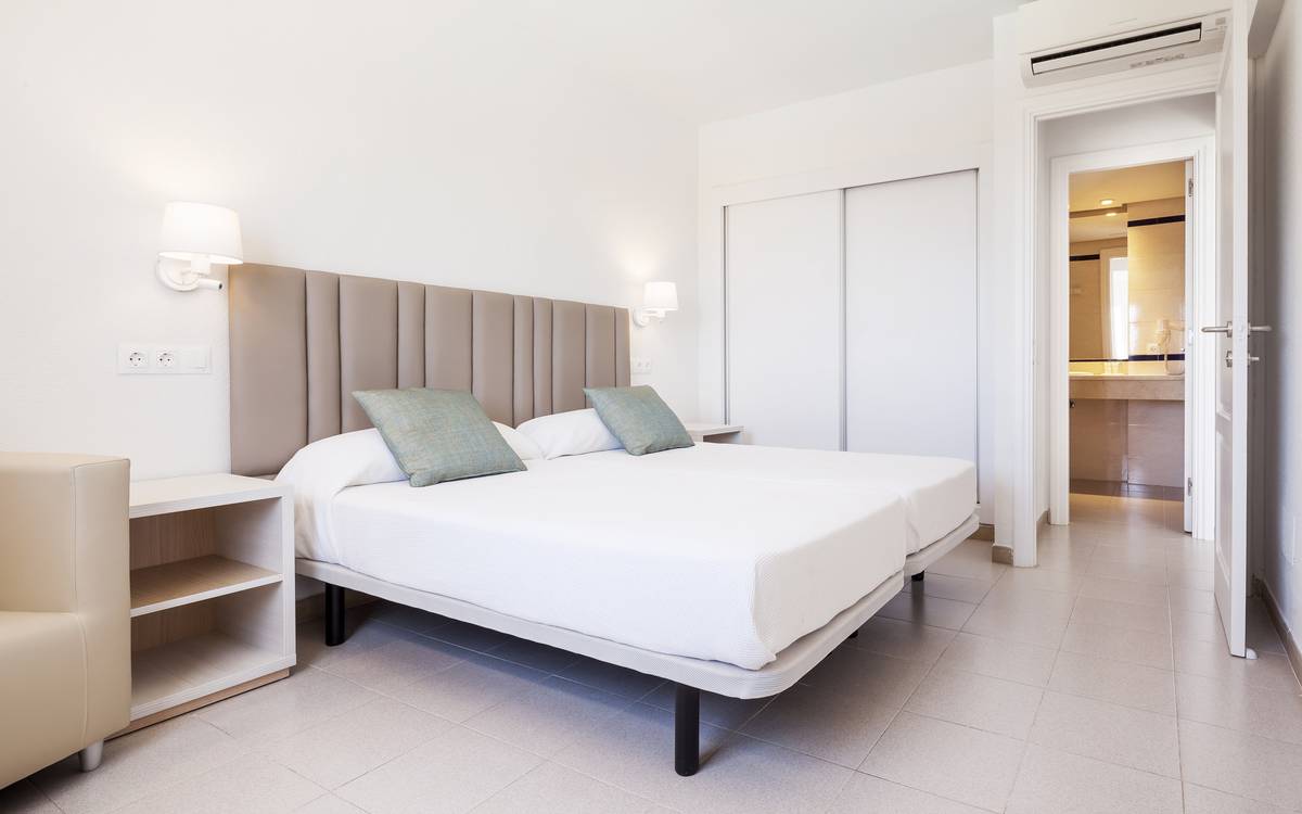 Apartamentos con terraza Hotel ILUNION Menorca Cala Galdana